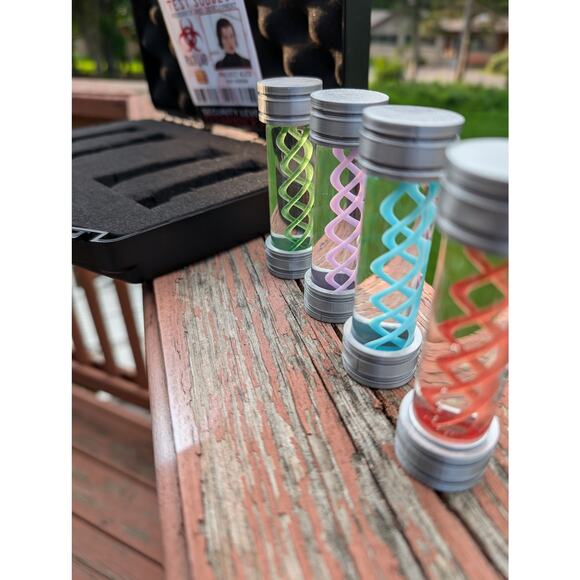 Resident Evil Briefcase Kit Access Badge, T-Virus Antidotes Umbrella Corporation - Picture 13 of 16